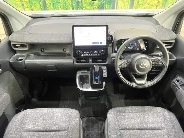 Toyota Sienta 2025 photo 2