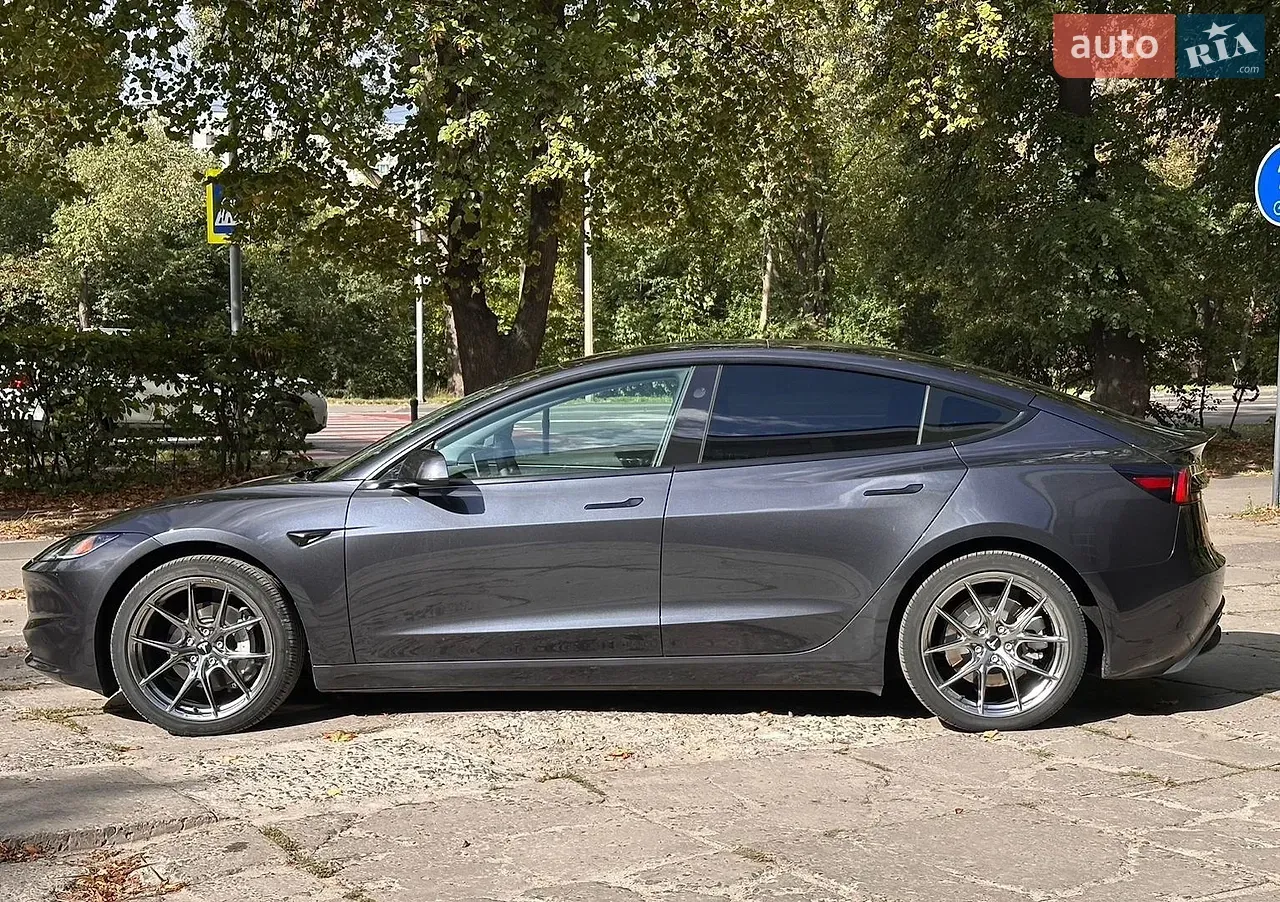 Tesla Model 3 2024 photo 3