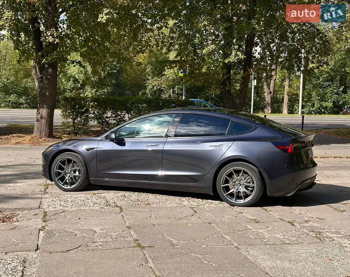 Tesla Model 3 2024 photo 4