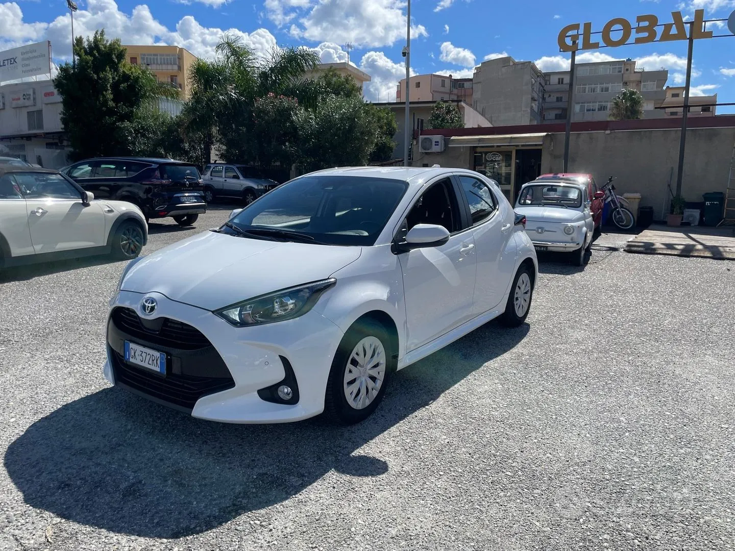 Toyota Yaris 2022 photo 2