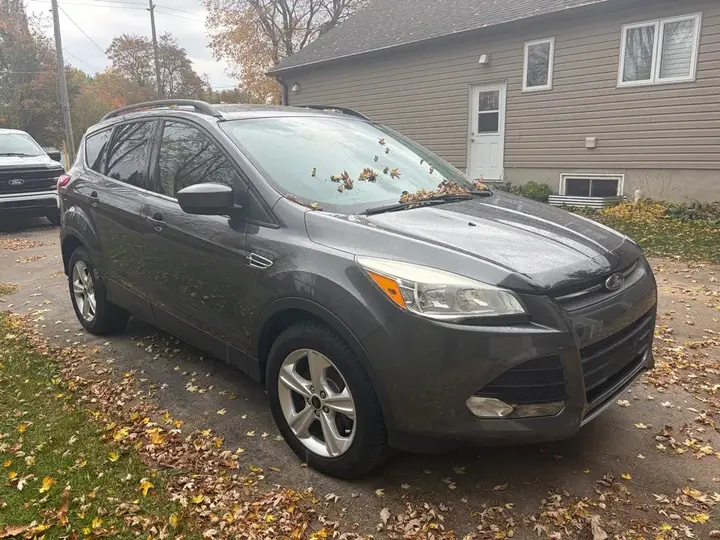 Ford Escape 2015 photo 2