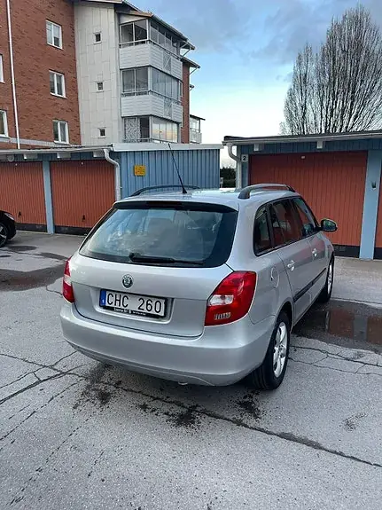 Skoda Fabia 2010 photo 2