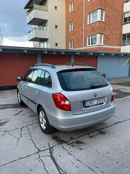 Skoda Fabia 2010 photo 3