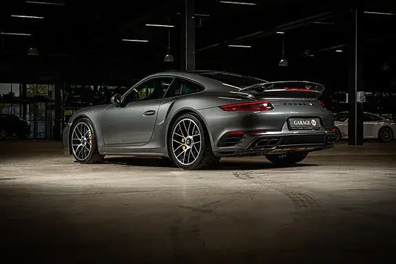 Porsche 911 Turbo S 2017 photo 5