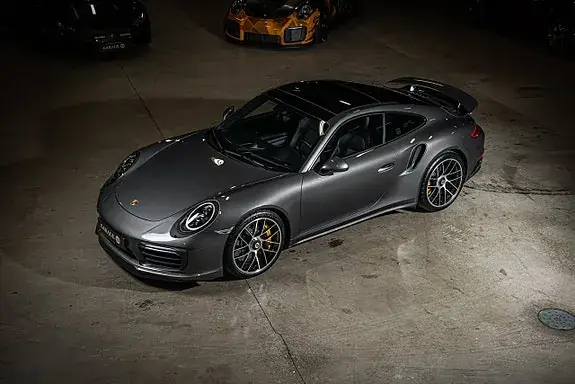 Porsche 911 Turbo S 2017 photo 3