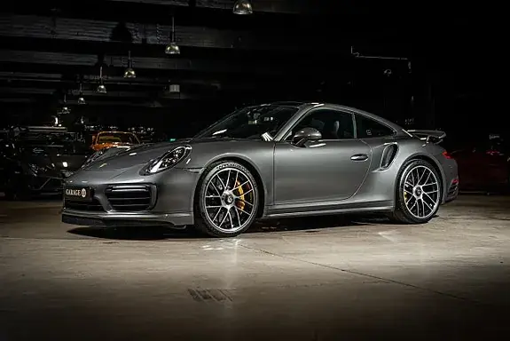 Porsche 911 Turbo S 2017 photo 2