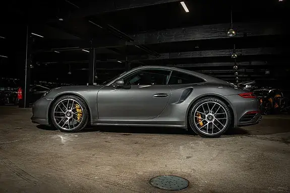 Porsche 911 Turbo S 2017 photo 4