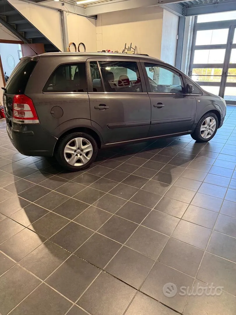 Opel Zafira 2010 photo 4