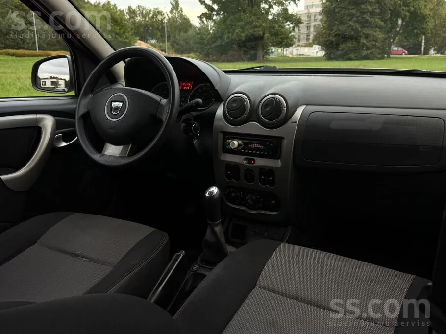 Dacia Duster 2012 photo 5