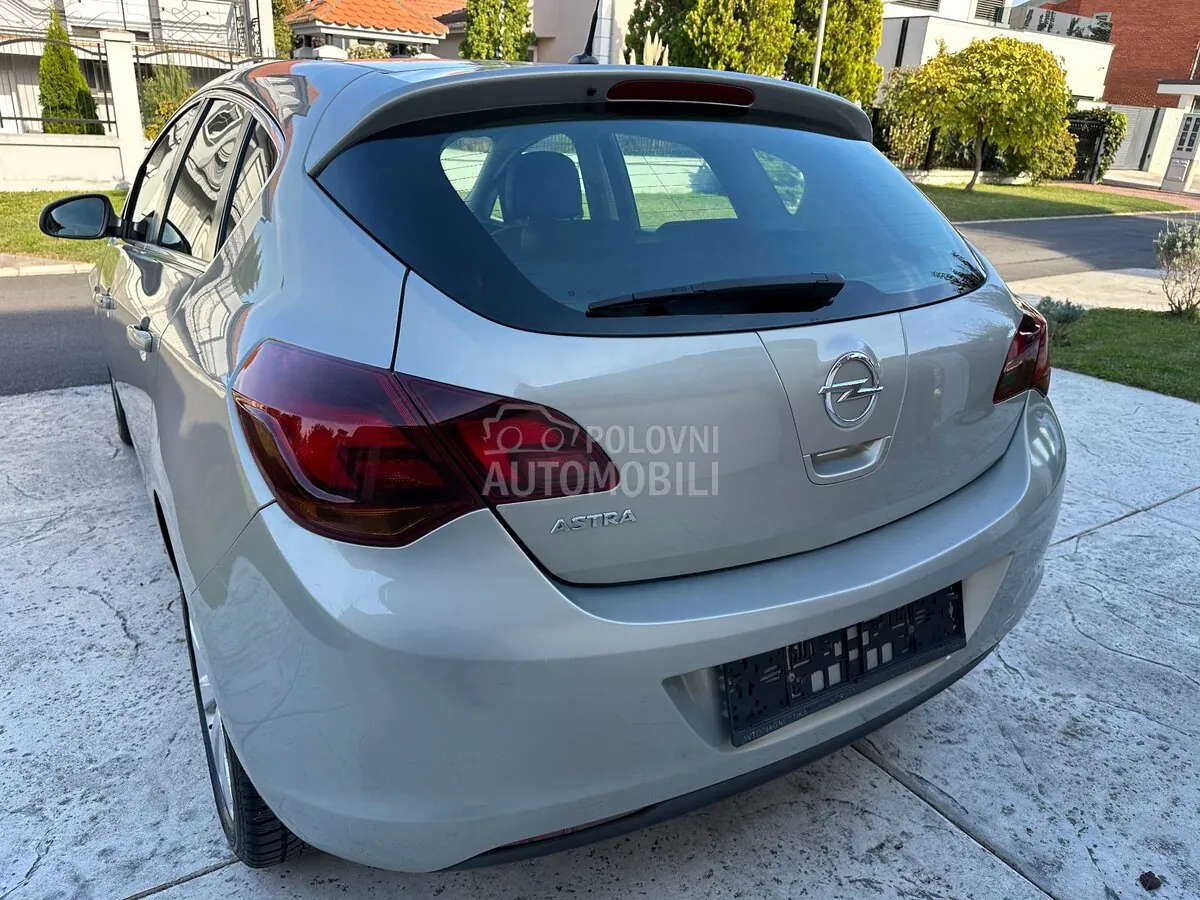 Opel Astra 2012 photo 5