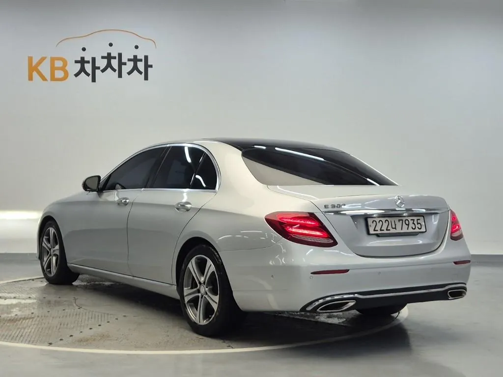 Mercedes-Benz E-Class 2017 photo 2