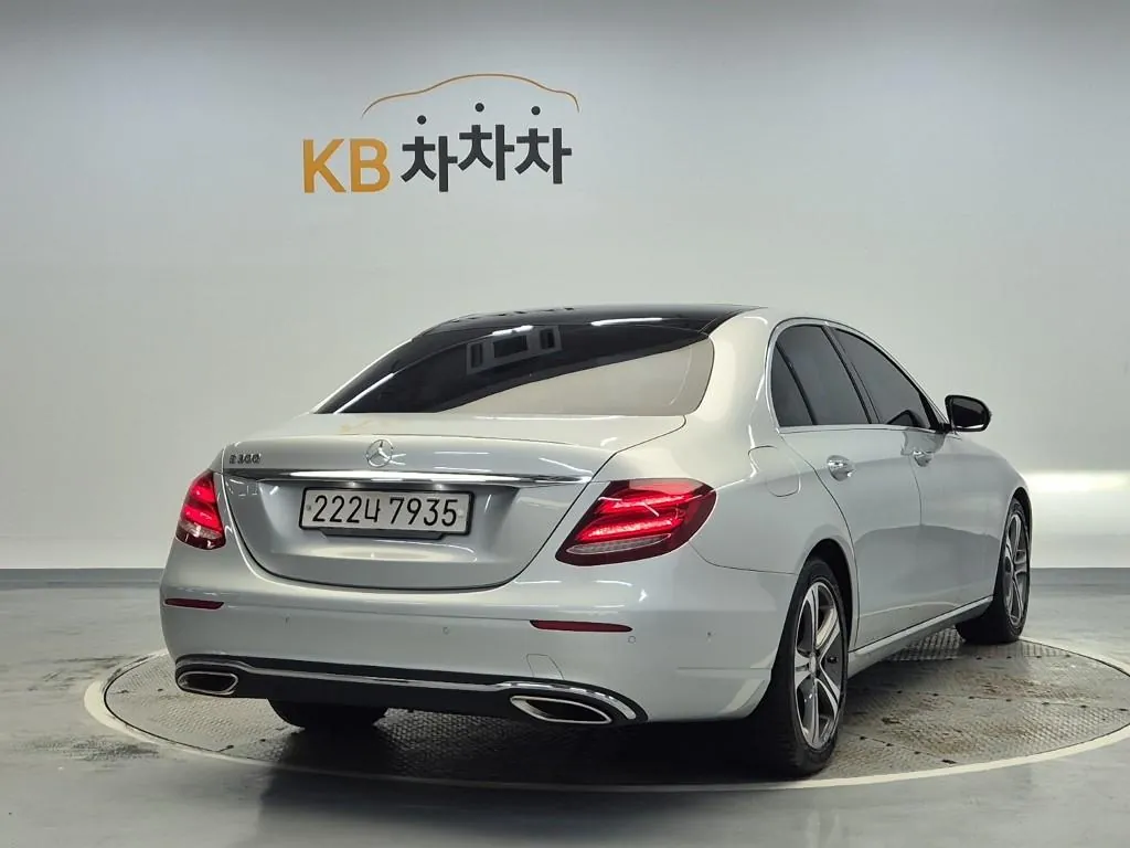 Mercedes-Benz E-Class 2017 photo 3