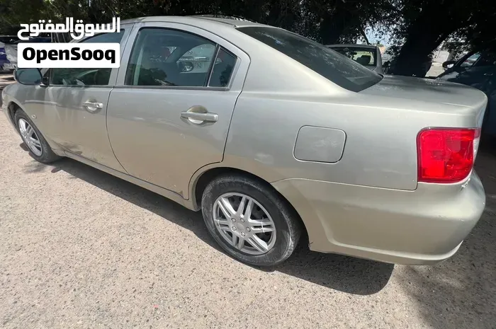 Mitsubishi Galant 2011 photo 3