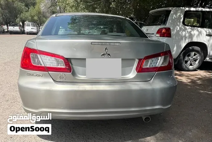 Mitsubishi Galant 2011 photo 2