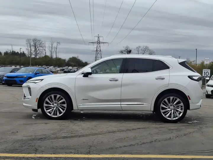 Buick Envision 2024 photo 2
