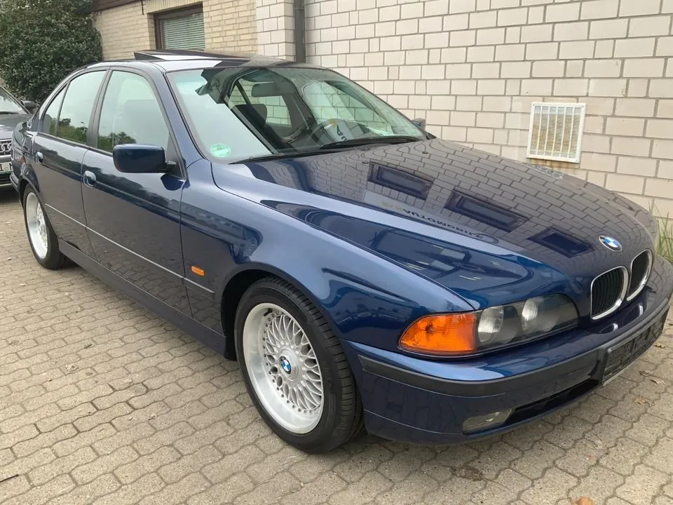 BMW 523I