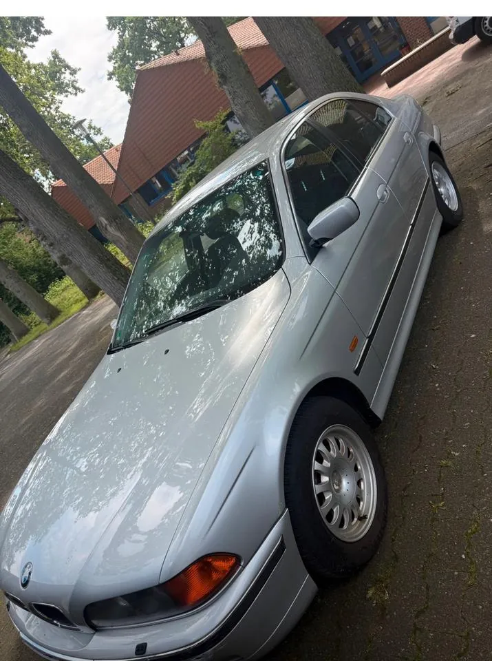 BMW 523I