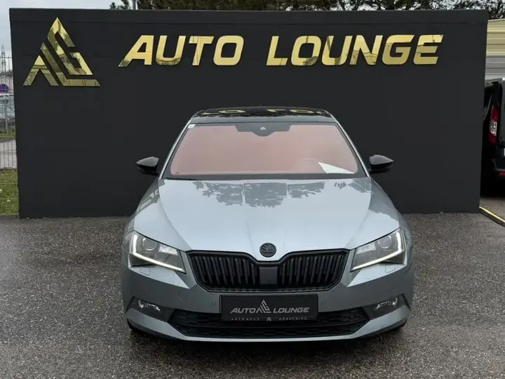 Skoda Superb 2019 photo 2