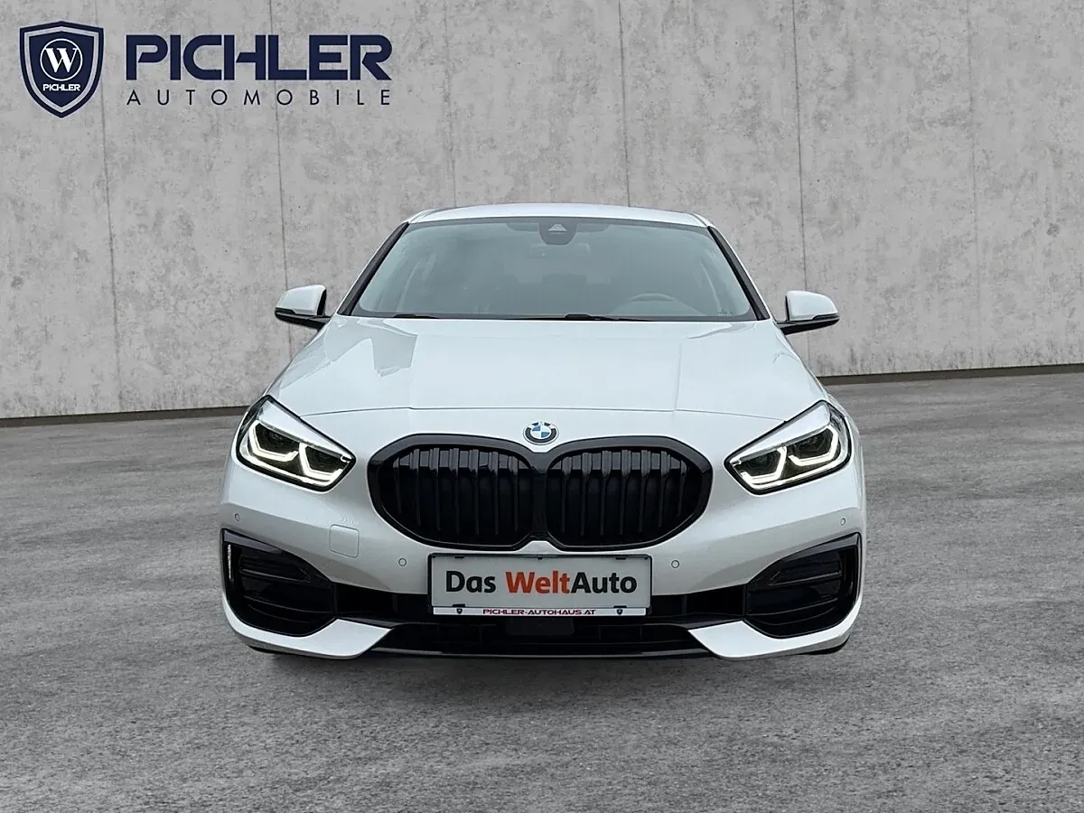 BMW 1 Series 2022 photo 2