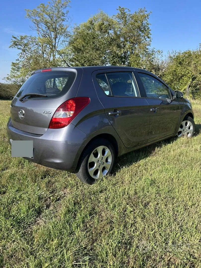 Hyundai I20 2011 photo 2