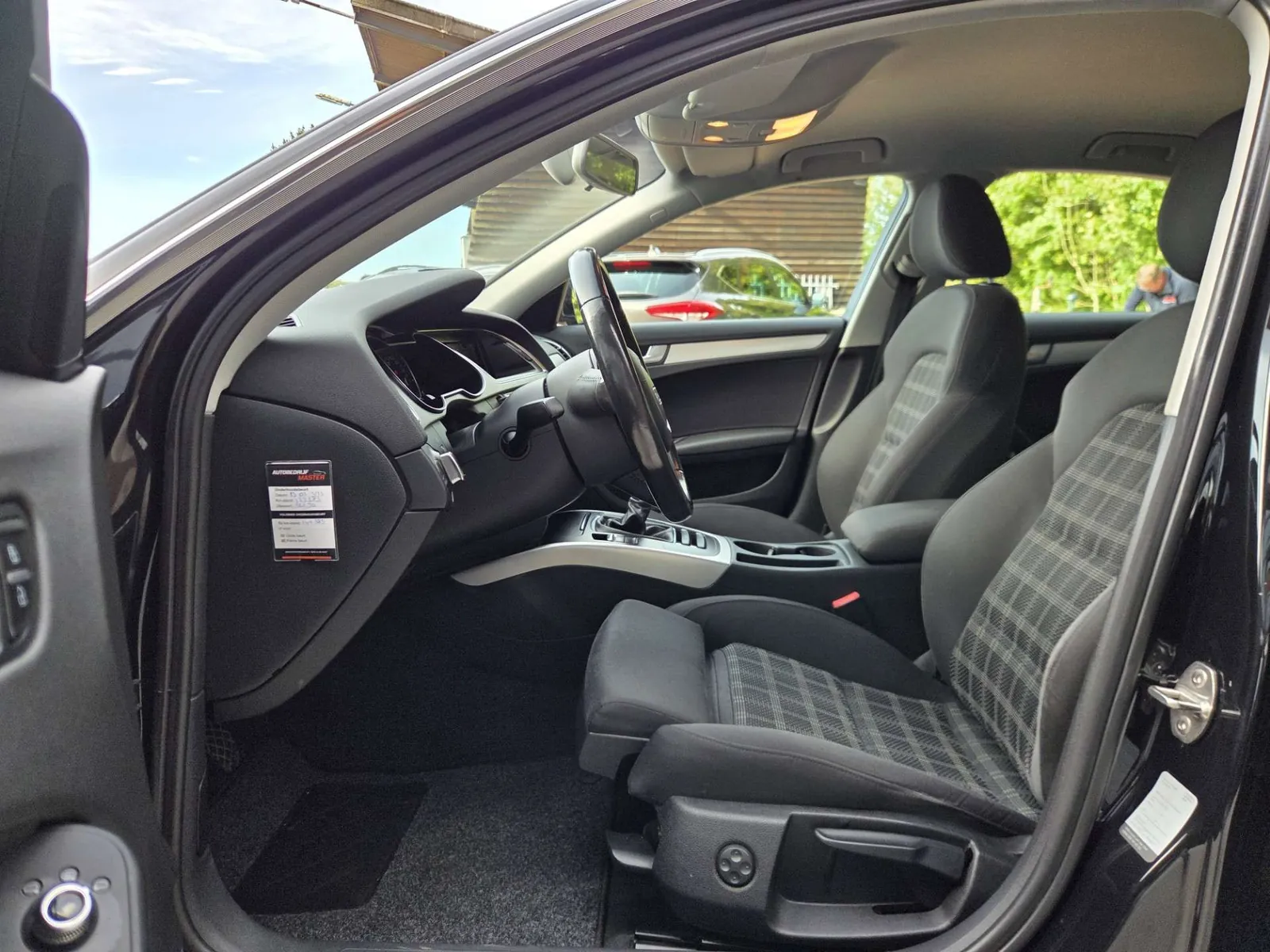 Audi A4 2012 photo 4