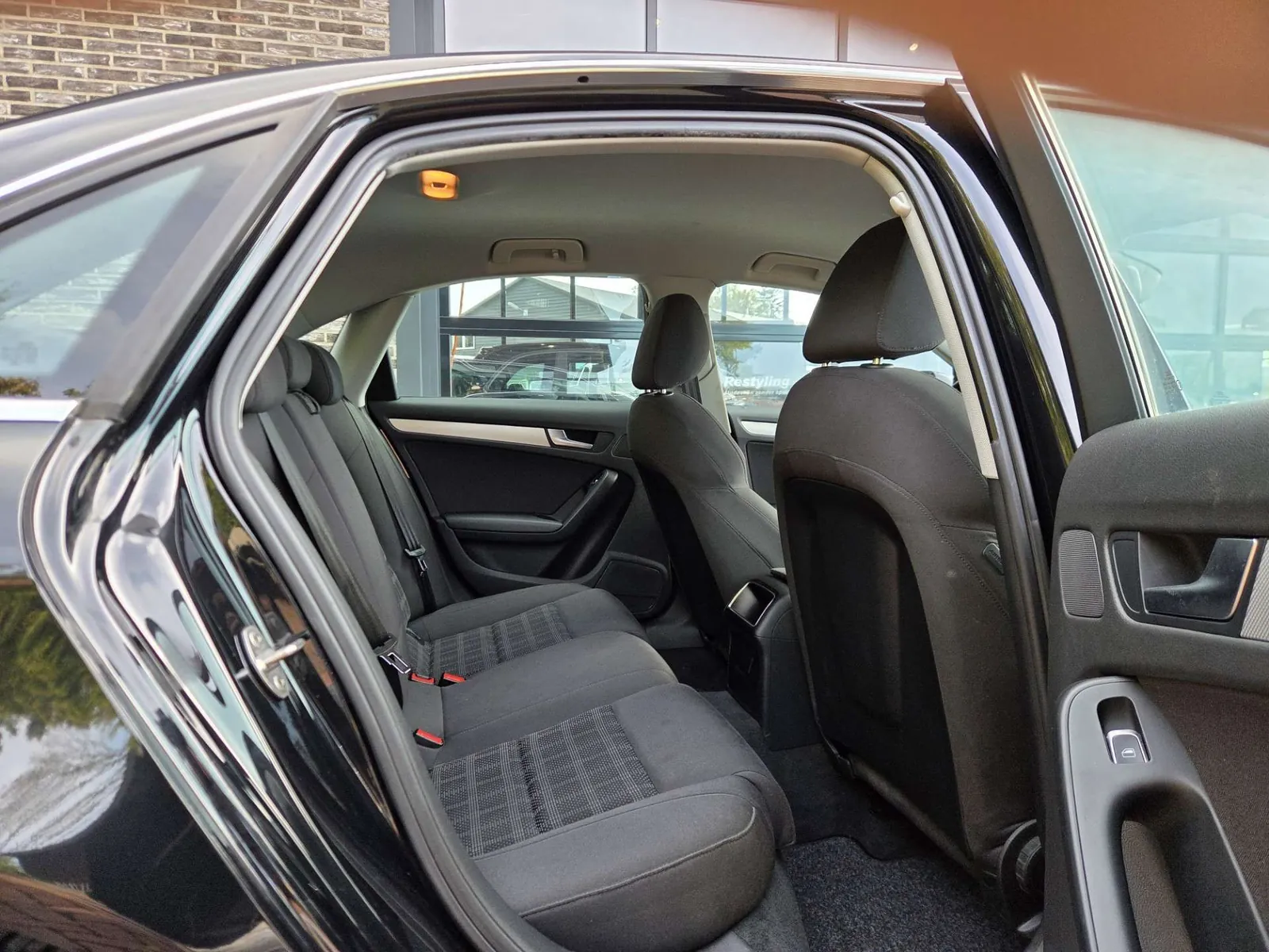 Audi A4 2012 photo 5