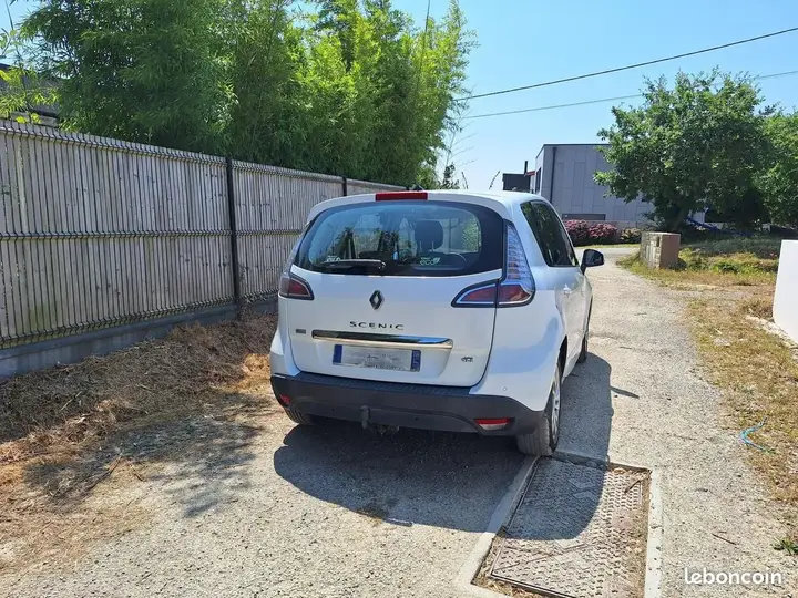 Renault Scenic 2013 photo 2