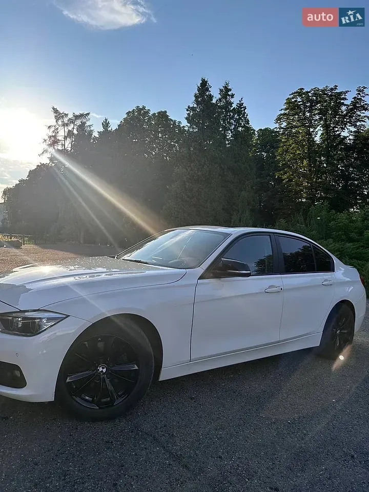 BMW 3 Series 2016 photo 3