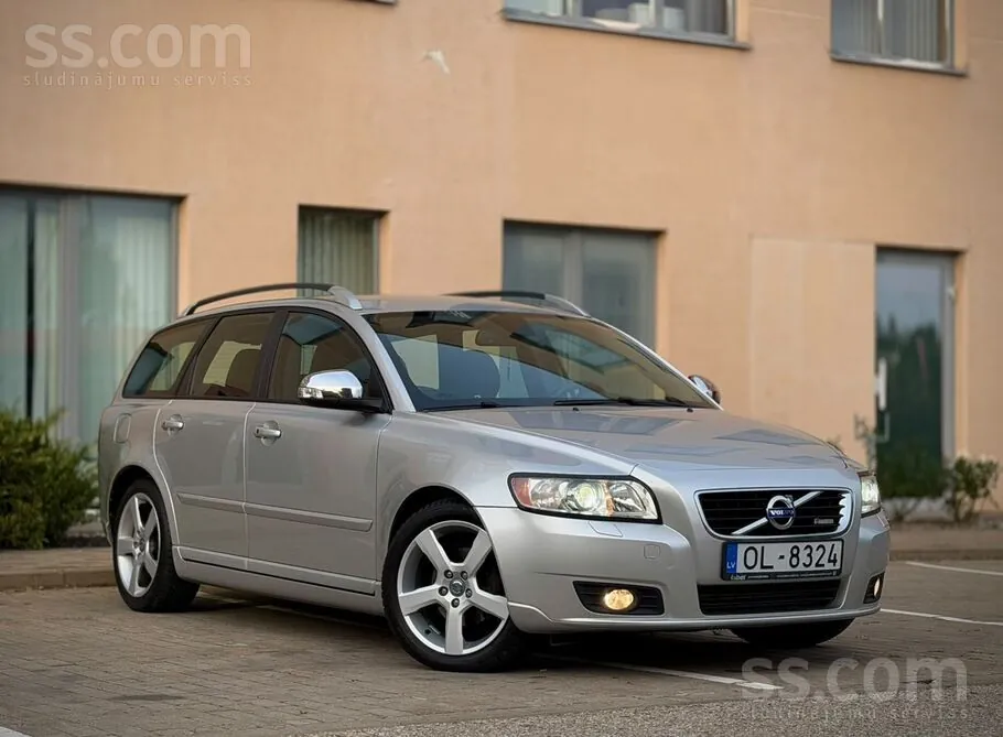 Volvo V50 2010 photo 2