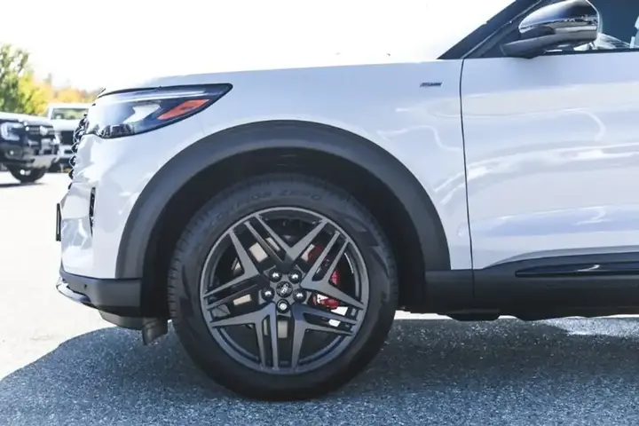 Ford Explorer 2026 photo 4