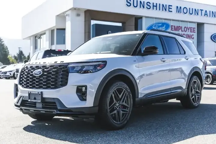 Ford Explorer 2026 photo 3