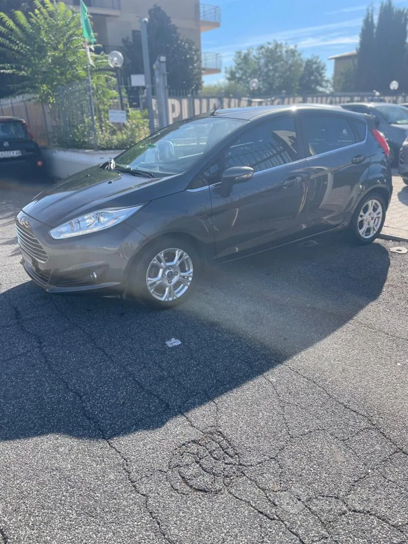 Ford Fiesta 2015 photo 2