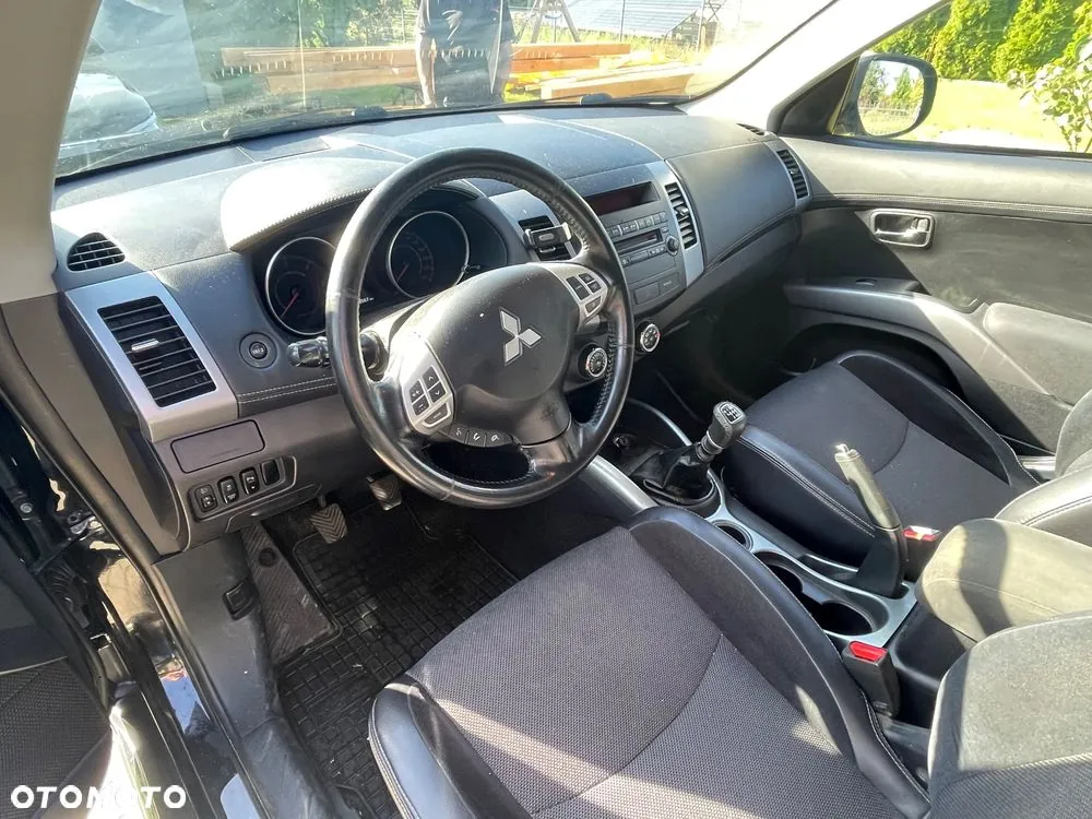 Mitsubishi Outlander 2010 photo 2