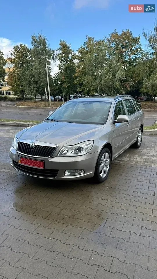 Skoda Octavia 2009 photo 2