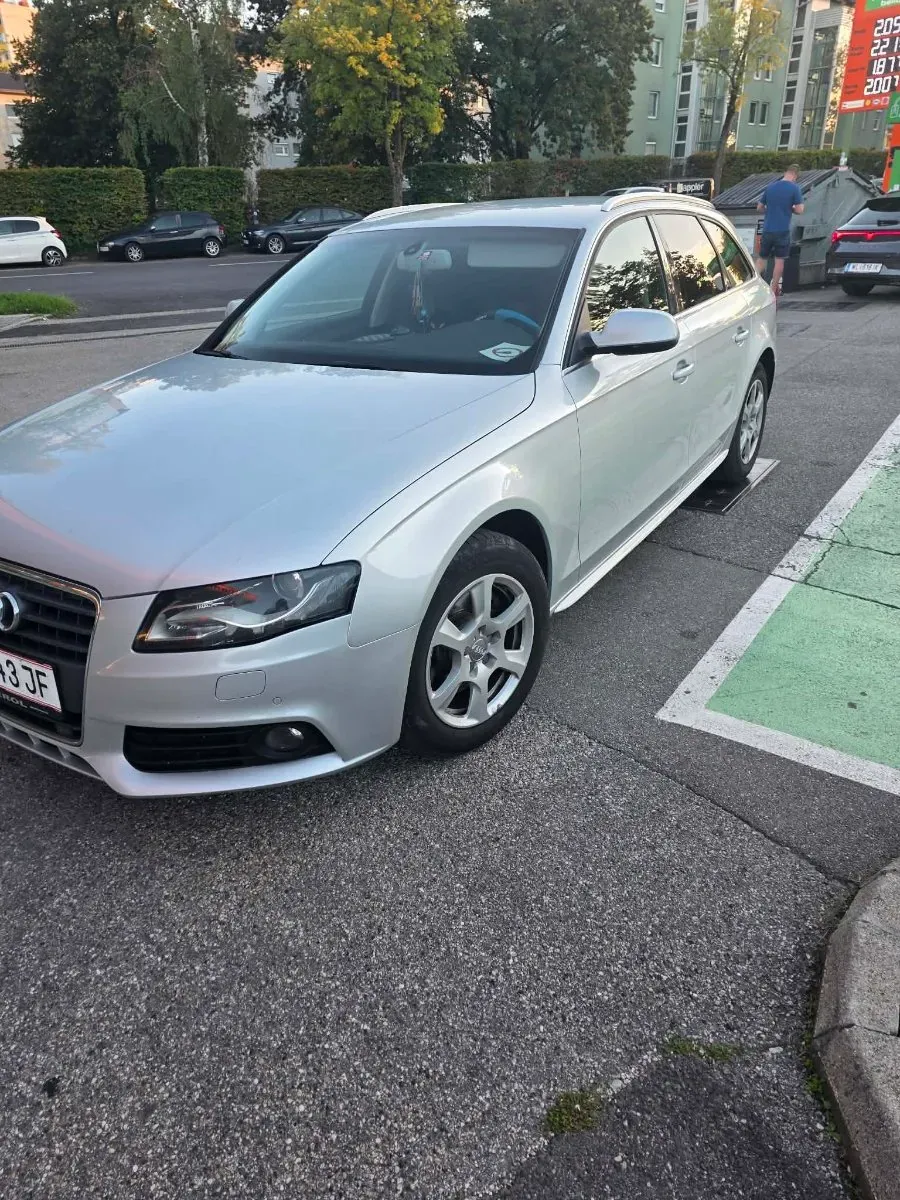 Audi A4 2010 photo 2
