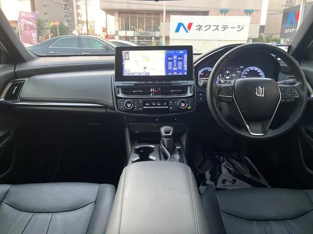 Toyota Crown 2022 photo 2