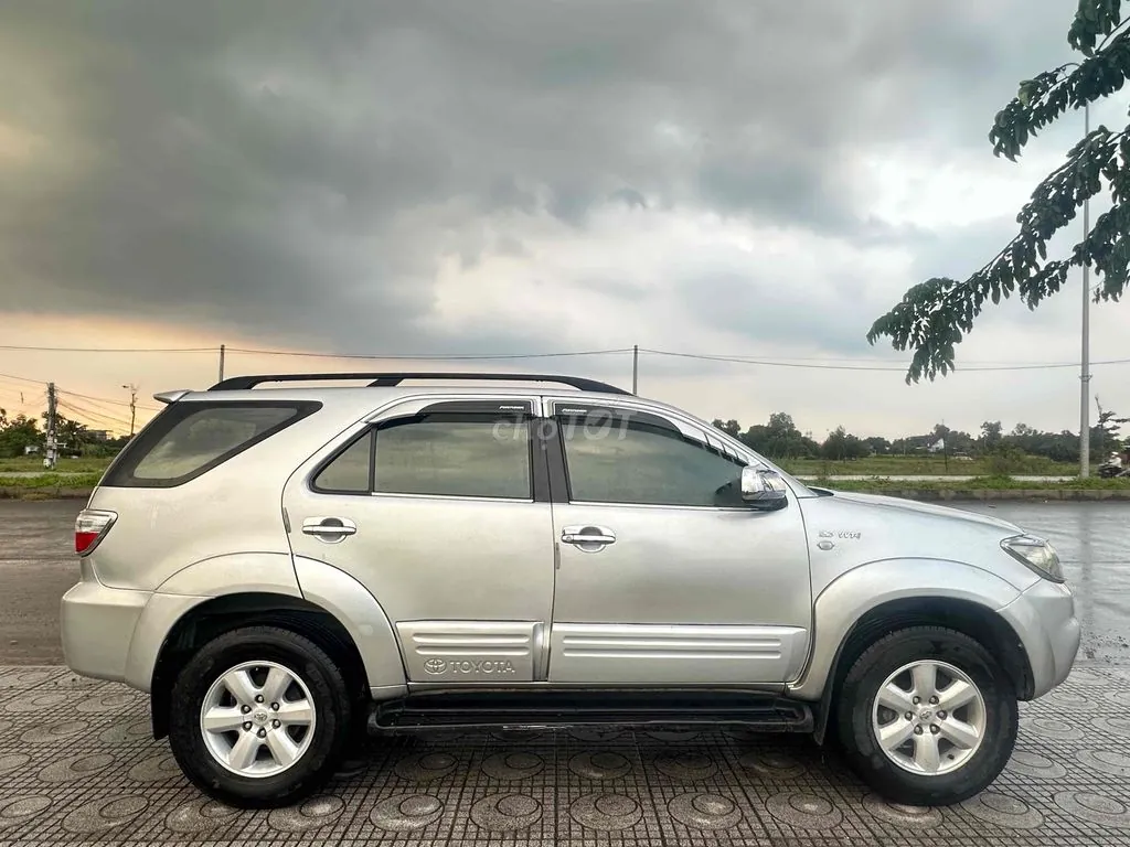 Toyota Fortuner 2009 photo 4