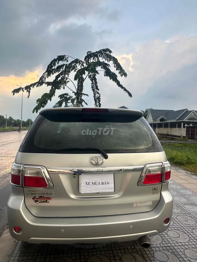 Toyota Fortuner 2009 photo 2