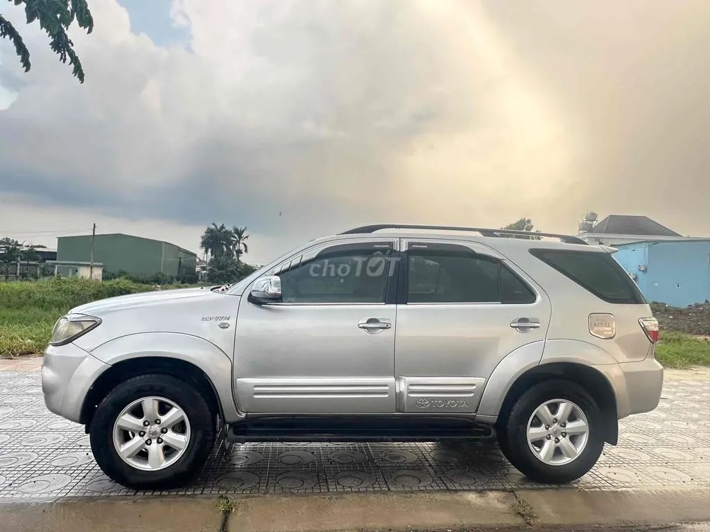 Toyota Fortuner 2009 photo 3