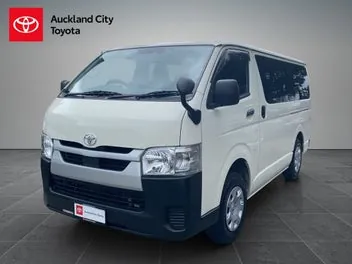 Toyota Hiace 2022 photo 2
