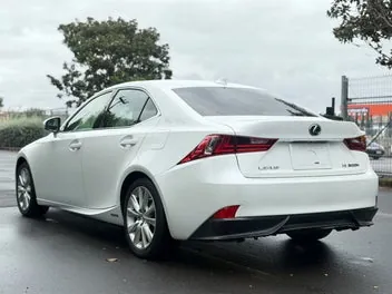 Lexus Is 300H 2014 photo 5