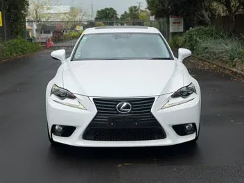 Lexus Is 300H 2014 photo 4