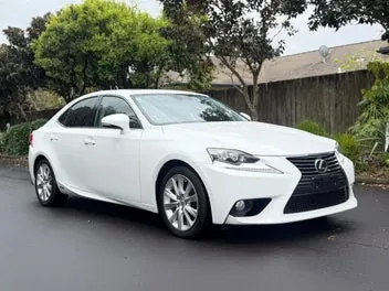 Lexus Is 300H 2014 photo 3