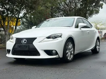 Lexus Is 300H 2014 photo 2