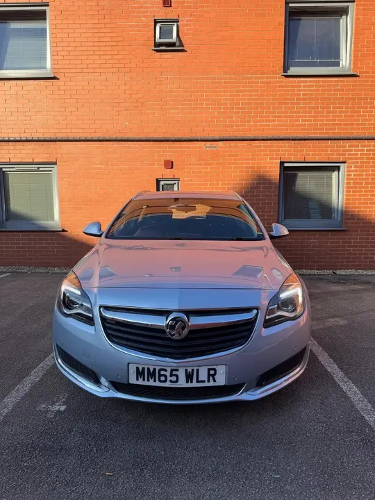 Vauxhall Insignia 2015 photo 2