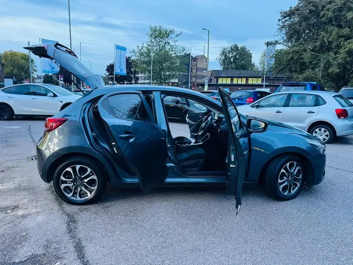 Mazda Mazda2 2015 photo 5