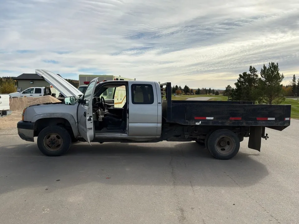 Chevrolet 3500 2004 photo 2