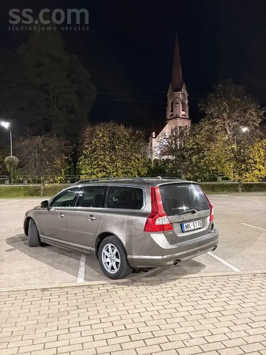 Volvo V70 2010 photo 5