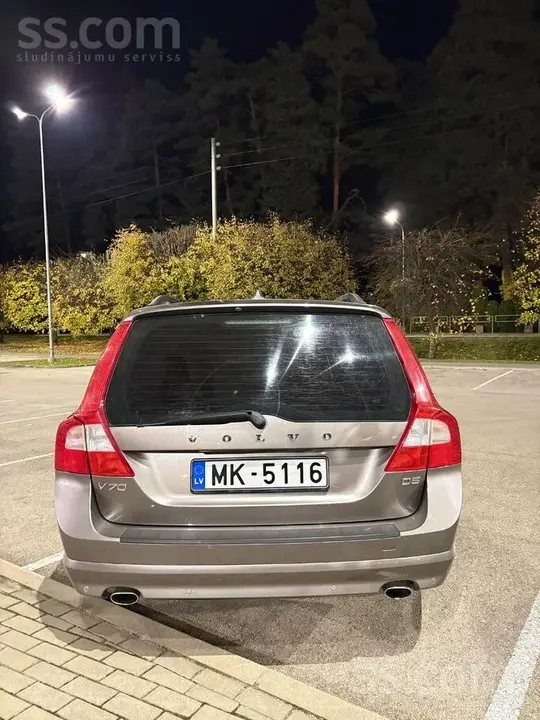 Volvo V70 2010 photo 2