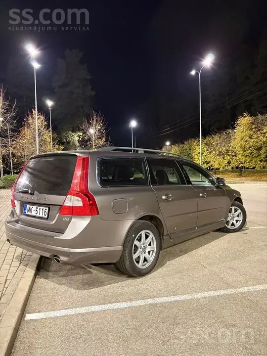 Volvo V70 2010 photo 4